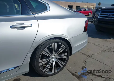 2021 Volvo S90 T6 Inscription z USA, uszkodzony, nr VIN LVYA22ML4MP196528